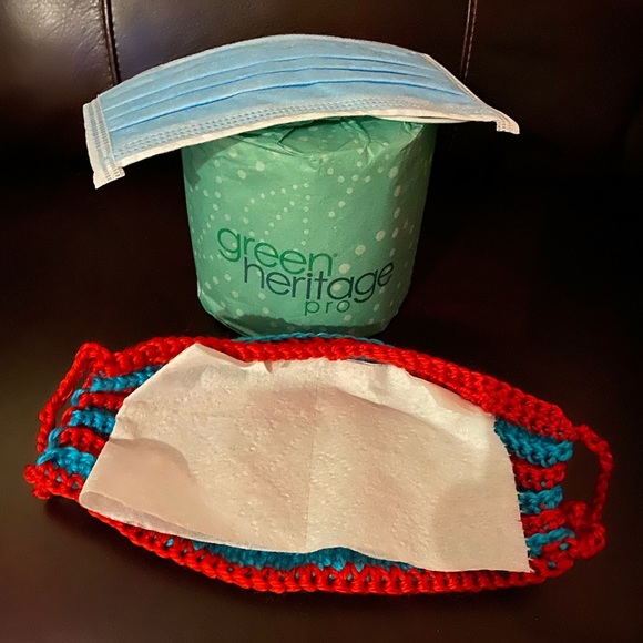 Hand-knitted Face Mask - Picture 6 of 12